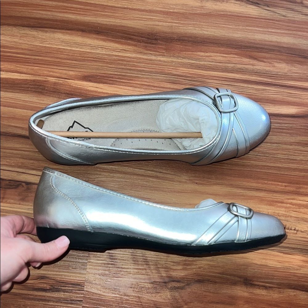 Cliffs by WHITE MOUNTAIN Metallic Silver Flats
